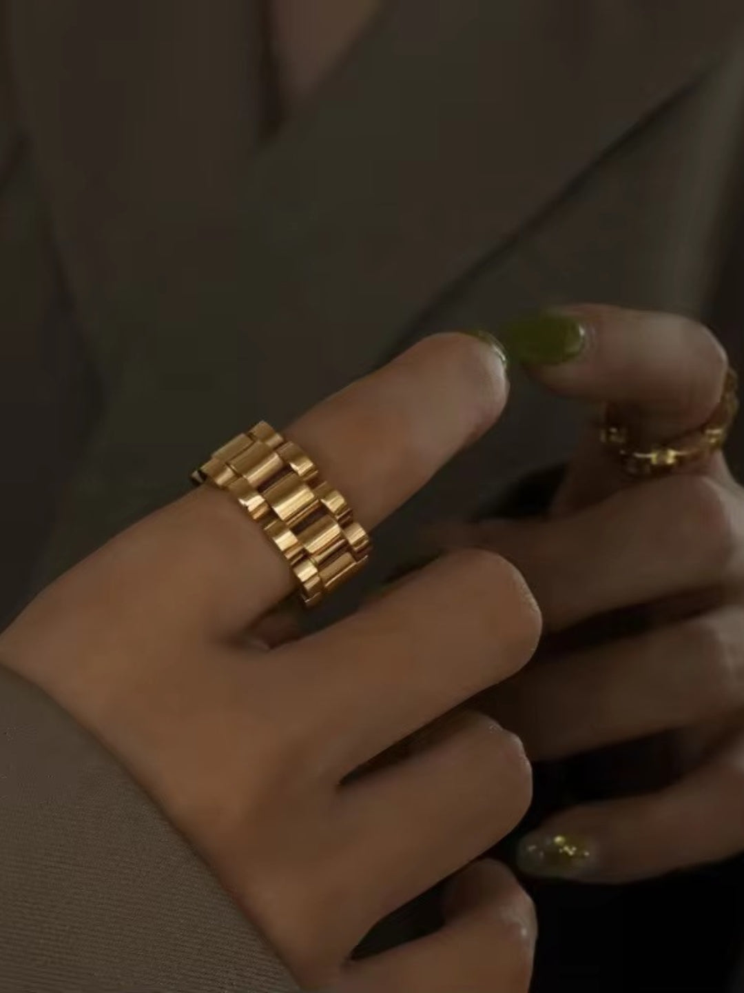 Ora Band Ring