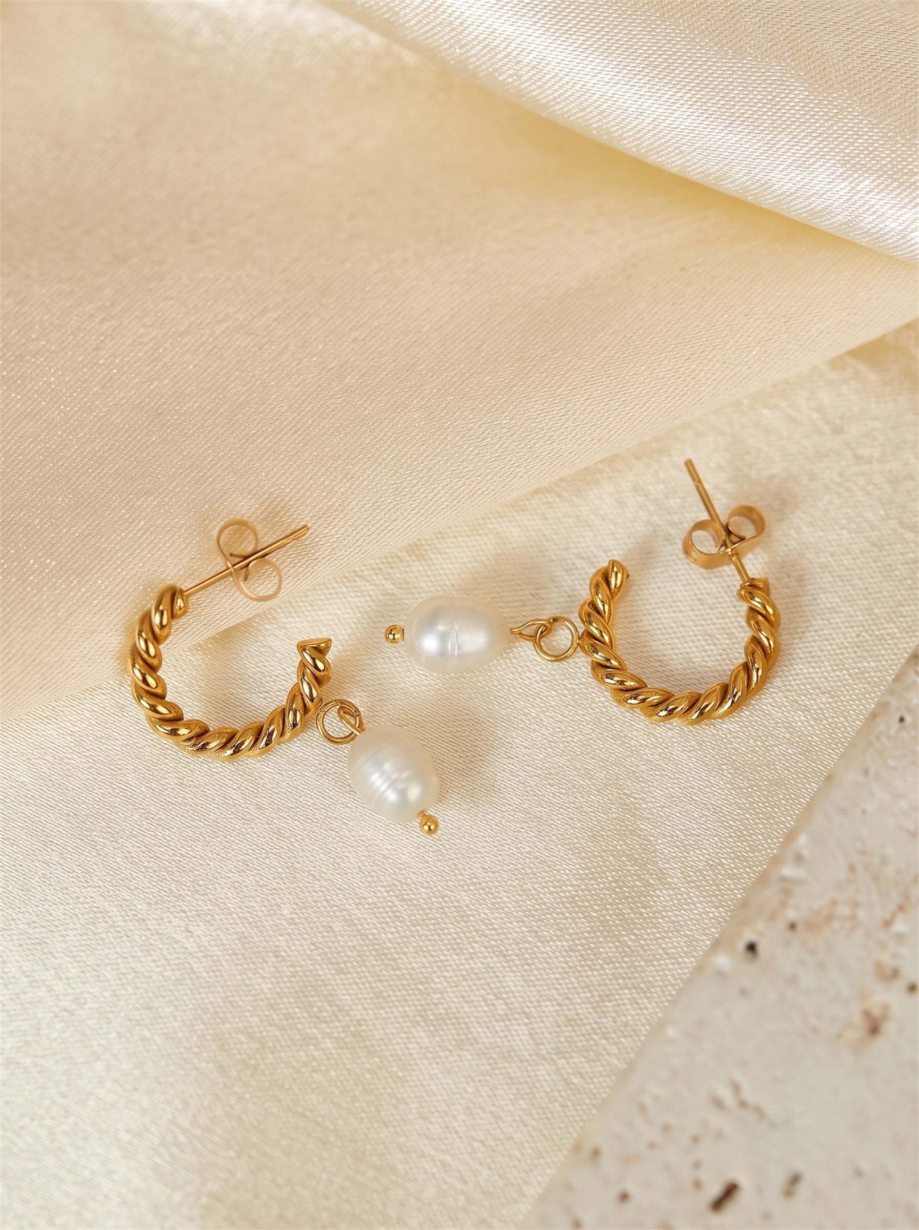 Pearlia Earrings
