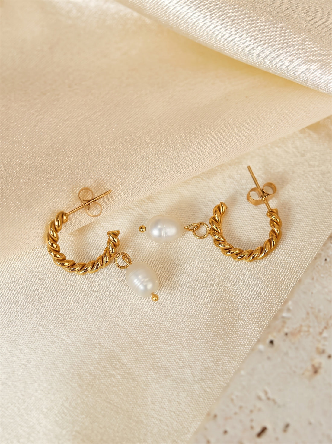 Pearlia Earrings