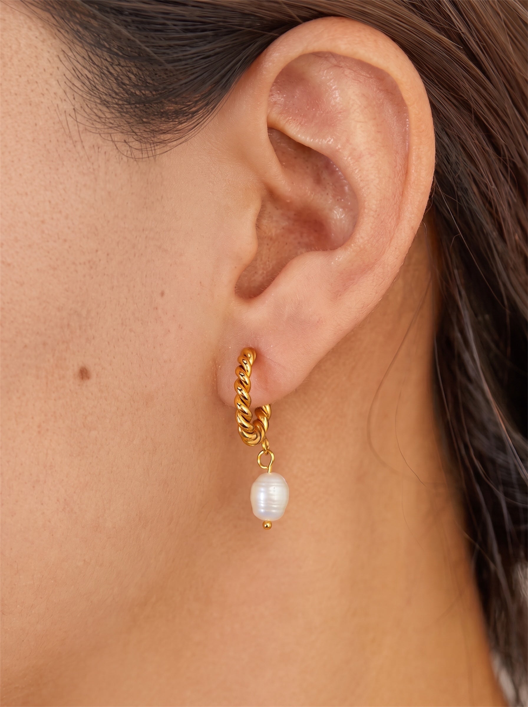 Pearlia Earrings